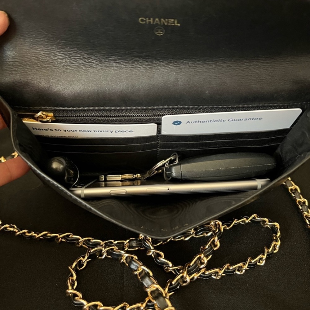 Beautiful authentic Chanel flap crossbody.😍 - Picture 5 of 8
